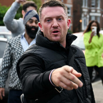 Royaume-Uni : 18 mois de prison pour l’agitateur d’extrême droite Tommy Robinson