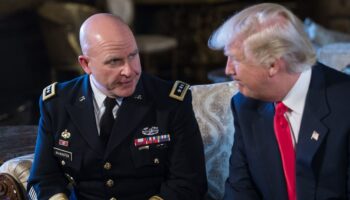 Le général américain H.R. McMaster et le président DOPnald Trump à Palm Beach, aux Etats-Unis, le 20 février 2017