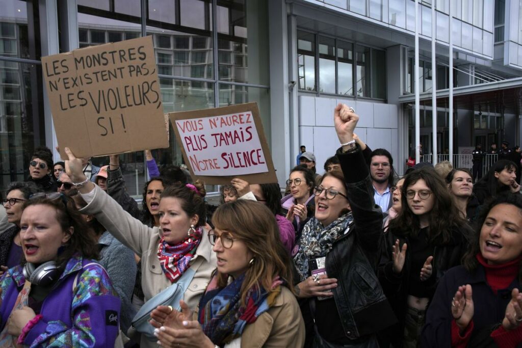 Procès de Gérard Depardieu : des militantes féministes manifestent devant le palais de justice