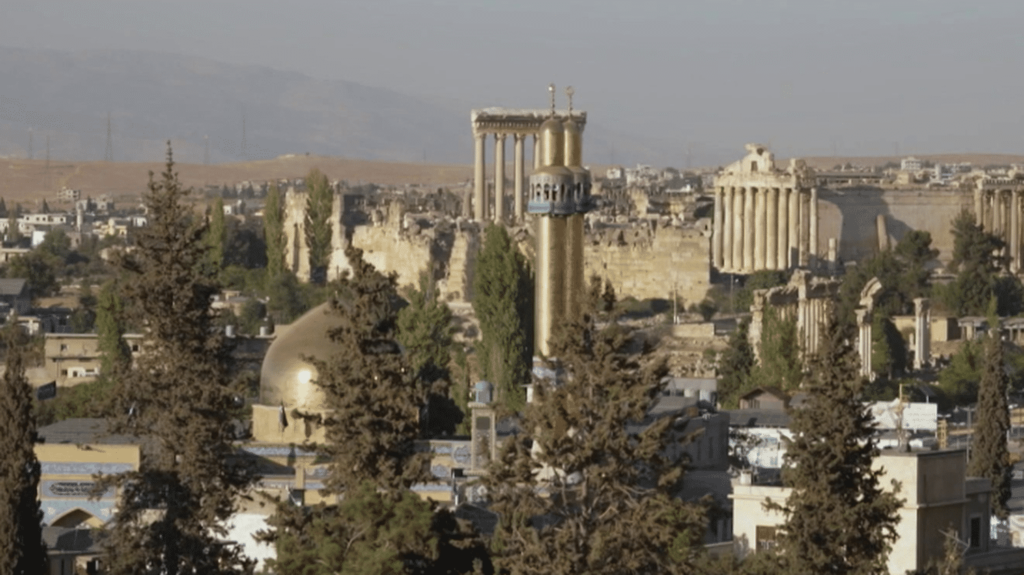 Guerre au Proche-Orient : au cœur de la ville libanaise de Baalbek, berceau du Hezbollah