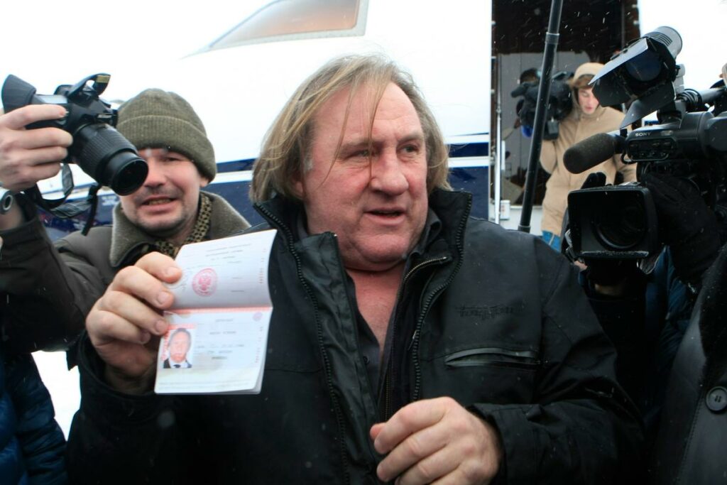 Le procès de Gérard Depardieu renvoyé à mars 2025 en raison de son état de santé