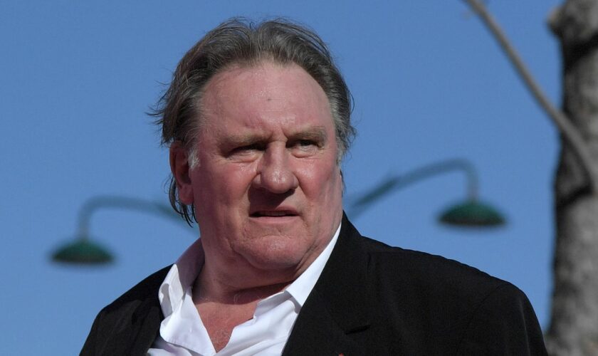 "Il est dans l'intérêt de tous que Gérard Depardieu puisse s'expliquer" : le procès de l'acteur pour agressions sexuelles renvoyé aux 24 et 25 mars 2025