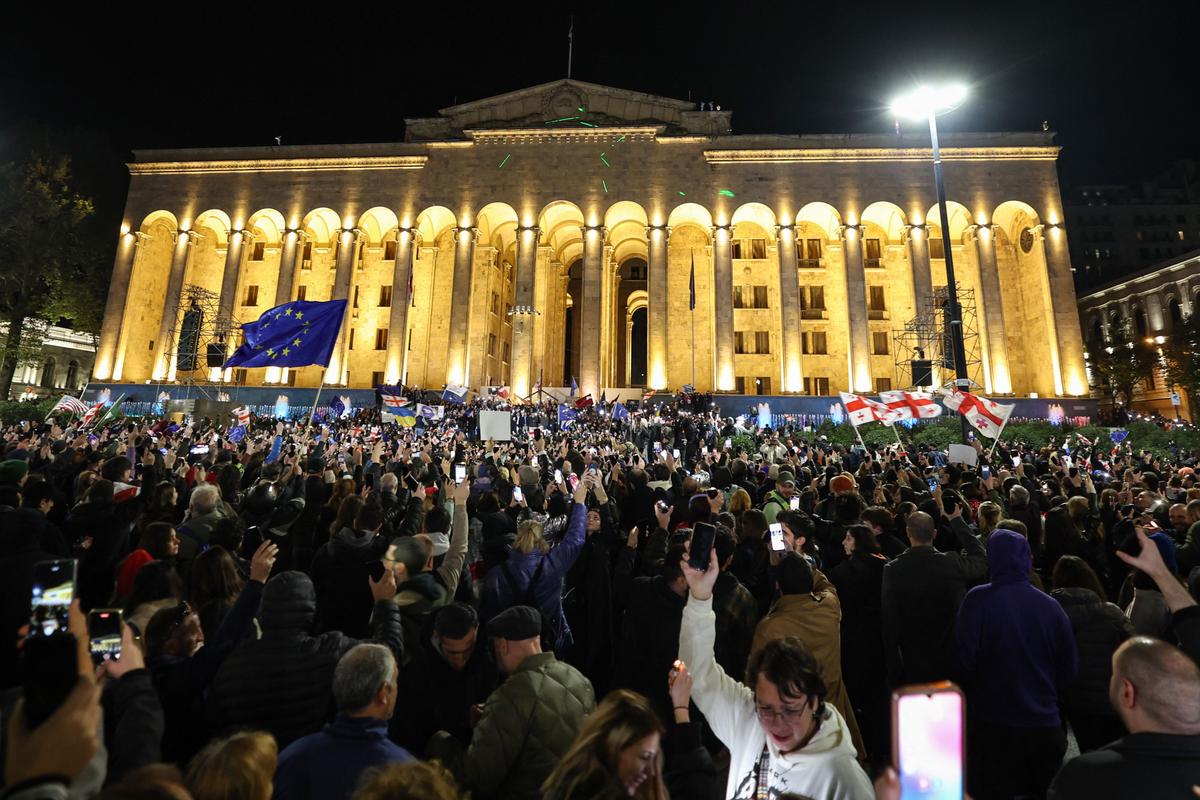 En Géorgie, l’opposition manifeste contre la victoire du parti au pouvoir lors de législatives controversées