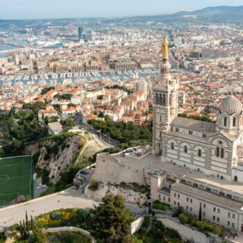 Deux personnes placées en garde à vue après un vol d'offrandes de fidèles dans la basilique Notre-Dame de la Garde à Marseille