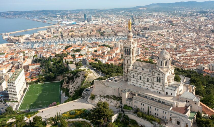 Deux personnes placées en garde à vue après un vol d'offrandes de fidèles dans la basilique Notre-Dame de la Garde à Marseille