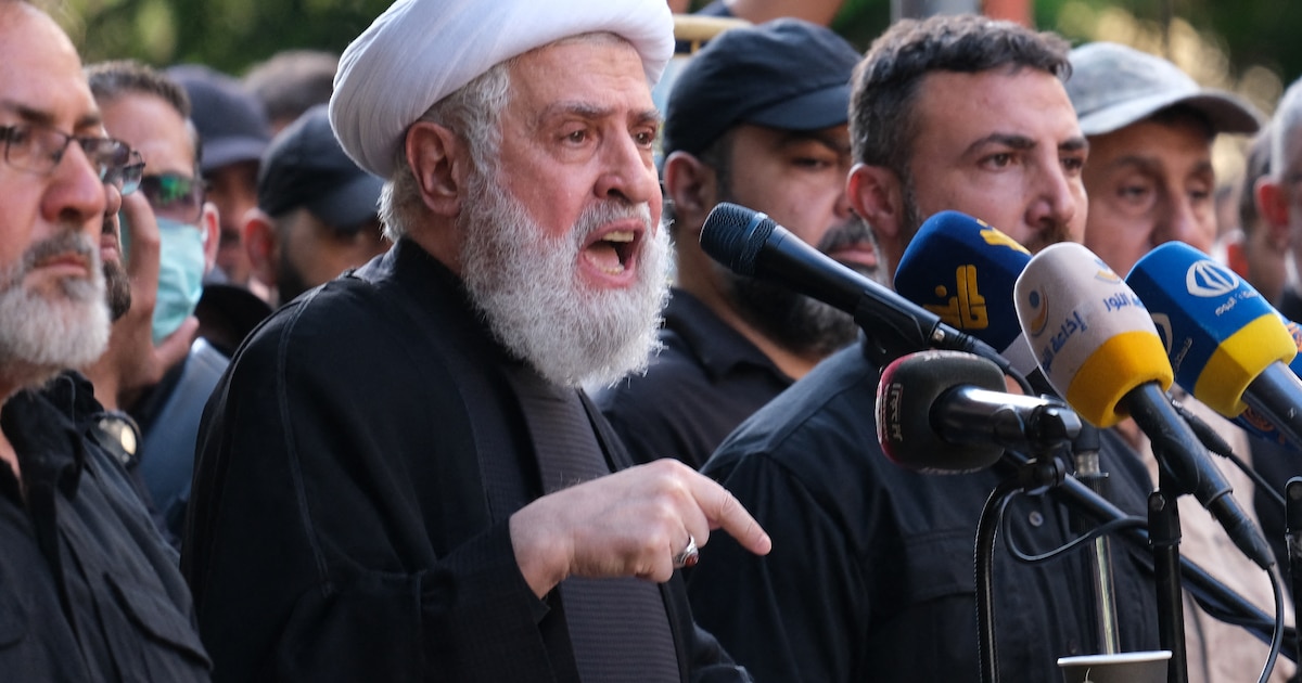 Naïm Qassem s'exprime lors des funérailles d'un dirigeant du Hezbollah, Ibrahim Aqil, à Beyrouth, au Liban, le 22 septembre 2024.