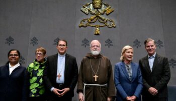 Katholische Kirche: Vatikan fordert schnelle Rücktritte von Priestern in Missbrauchsfällen