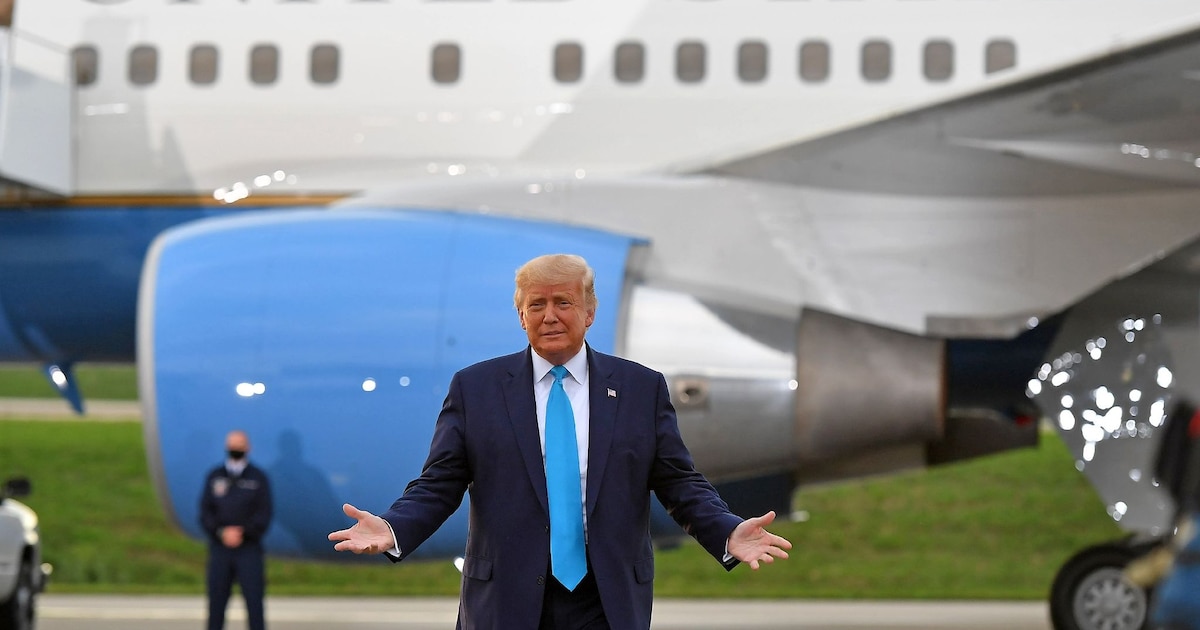 Donald Trump devant l'avion présidentiel Air Force One le 4 septembre 2020 avant un meeting à Latrobe (Pennsylvanie)