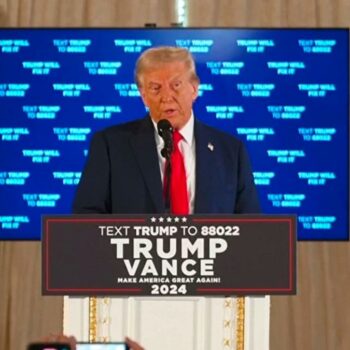 Verfolgen Sie die hier Trumps Rede in Palm Beach im Livestream