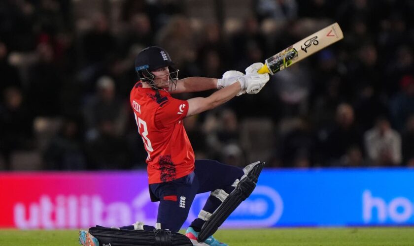 ‘Like riding a bike’: Jordan Cox unfazed by return to wicketkeeping with England