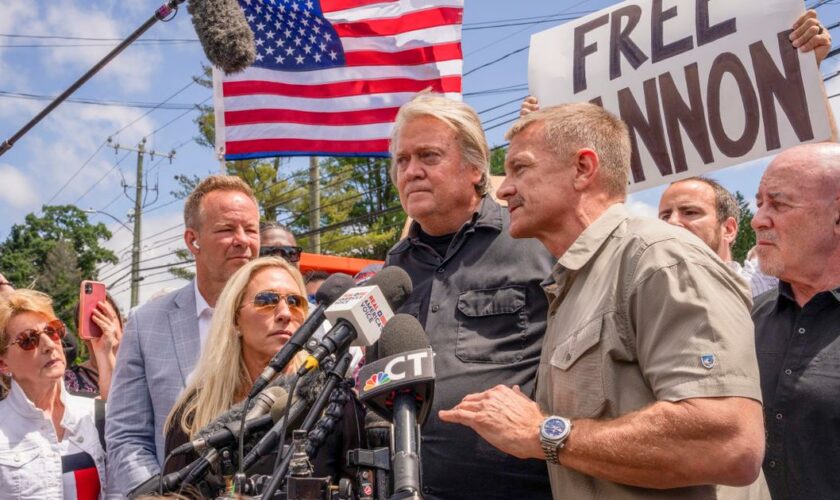 Steve Bannon sort de prison une semaine avant la présidentielle du 5 novembre