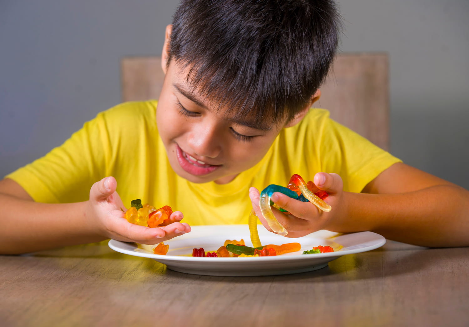 Beaucoup de parents se font avoir : priver ses enfants de bonbons est pire que de les laisser en profiter