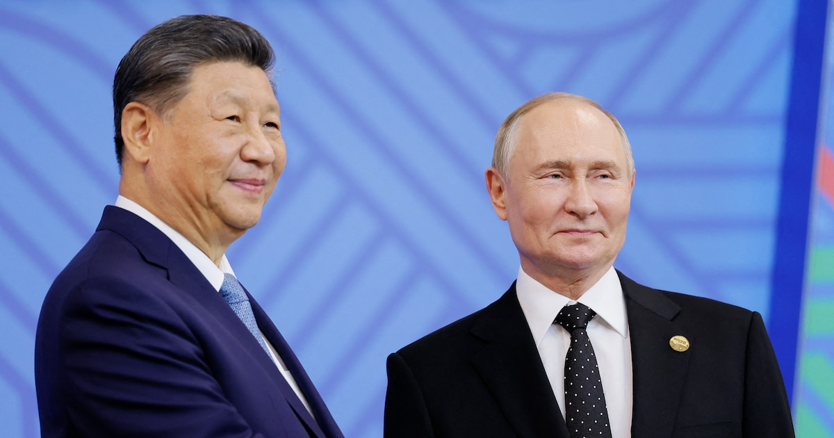 Le président russe Vladimir Poutine et son homologue chinois Xi Jinping, lors du sommet des Brics organisé à Kazan, le 23 octobre 2024.