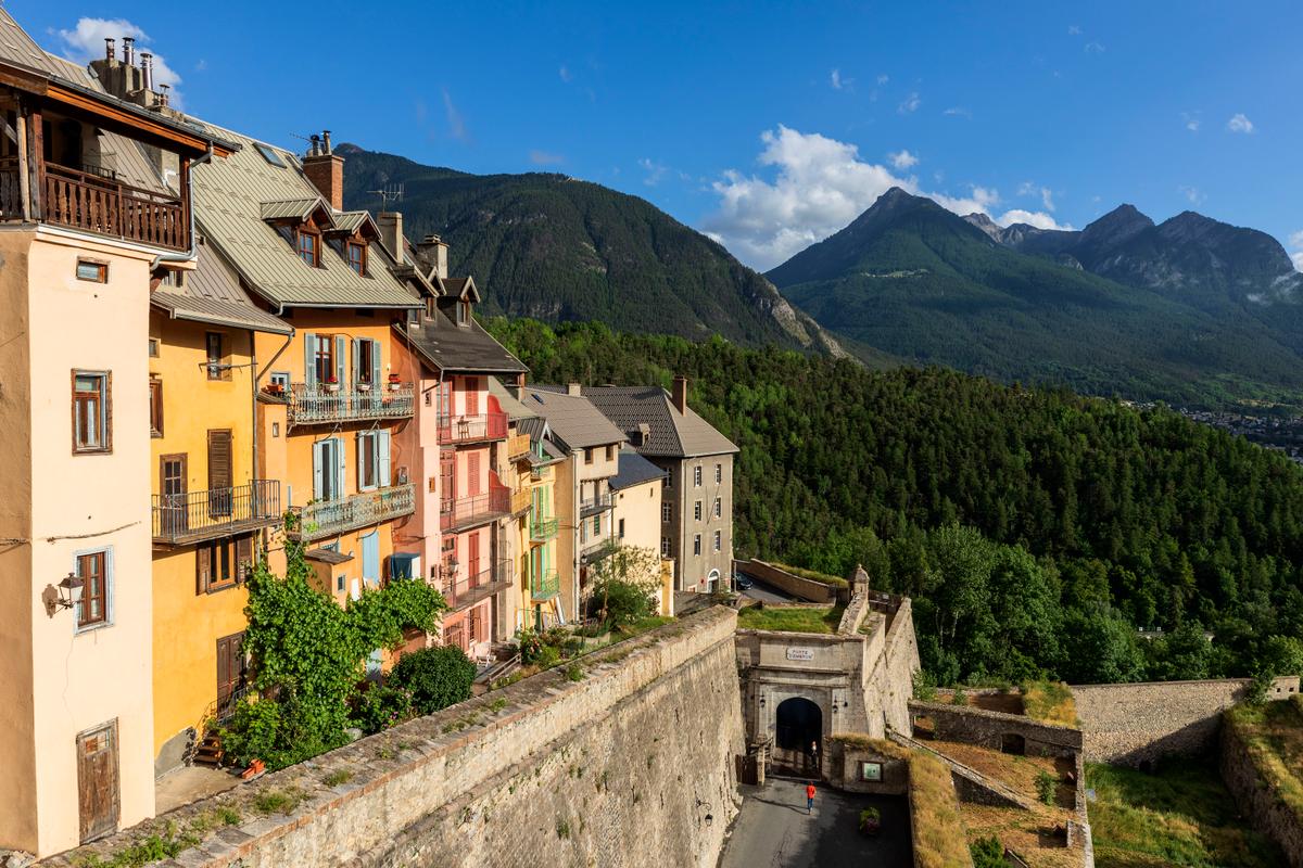 A Briançon, Gap ou Forcalquier « on respire bien, on circule bien, la vie est riche », et les prix continuent d’augmenter