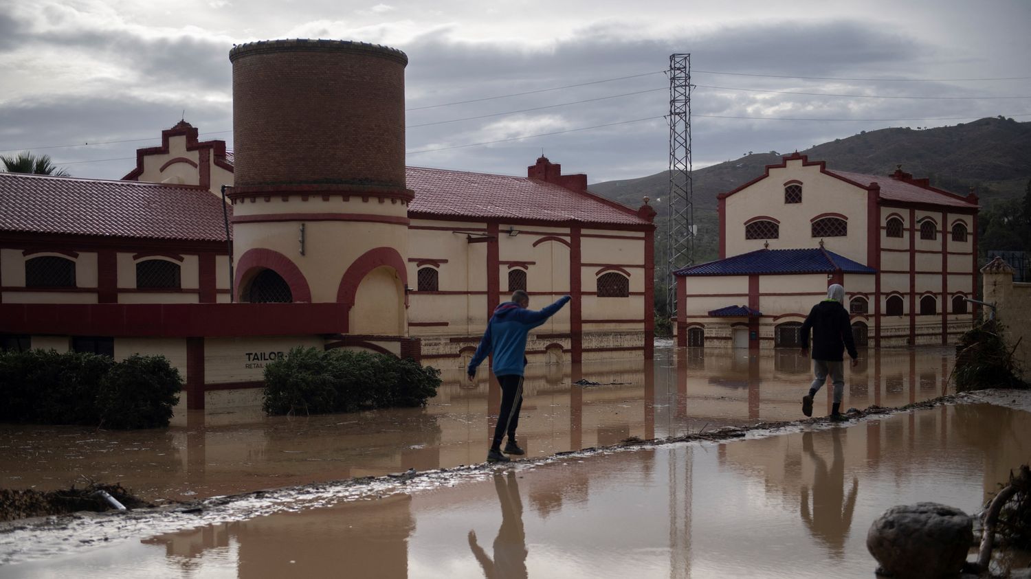 Inondations en Espagne : "La législation n'est pas claire" lors des alertes météo, regrette l'agroclimatologue Serge Zaka