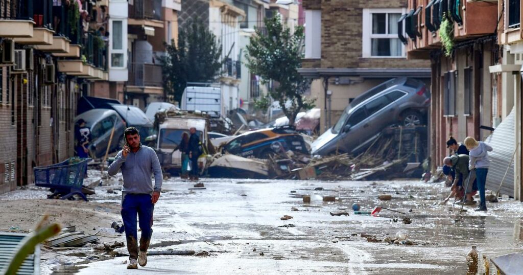 L’Espagne dévastée par des inondations meurtrières aux “proportions historiques”