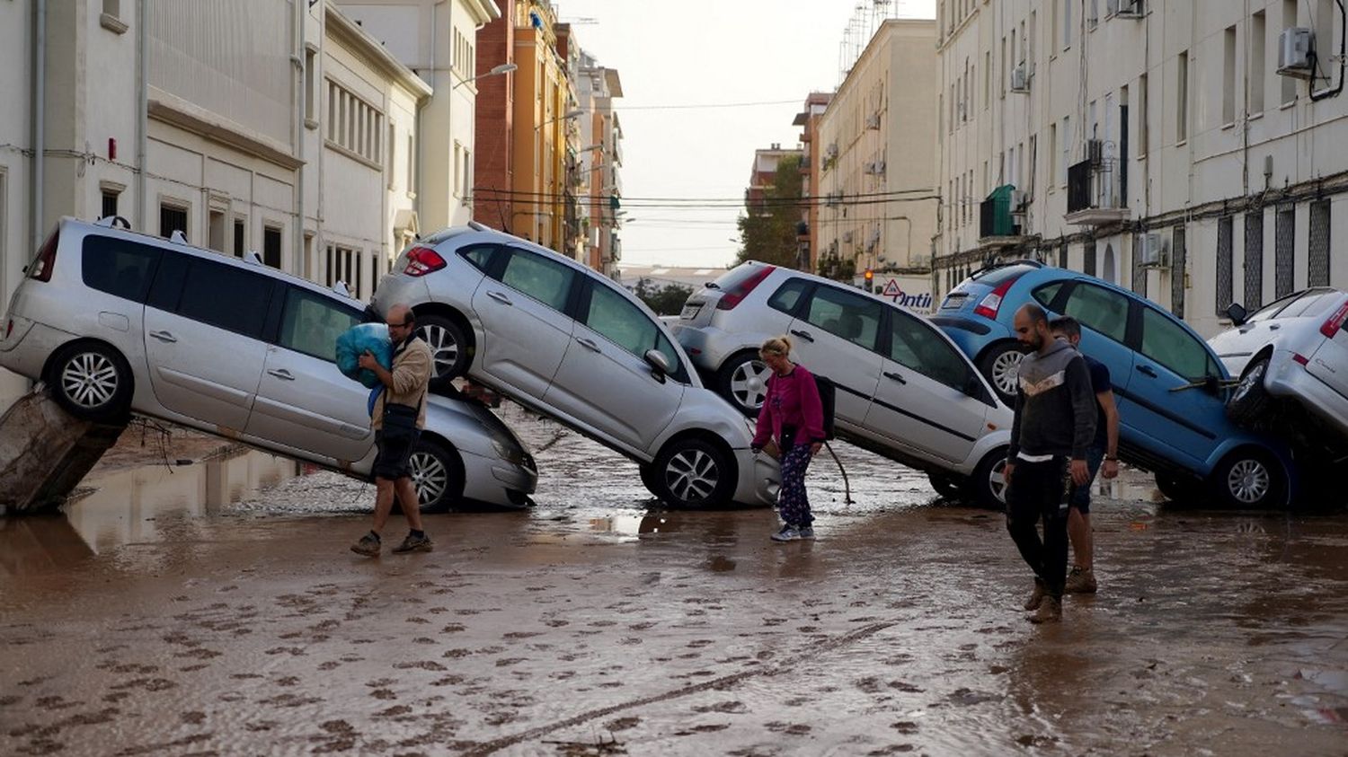 Inondations en Espagne : le bilan s'alourdit à 95 morts, principalement dans la région de Valence