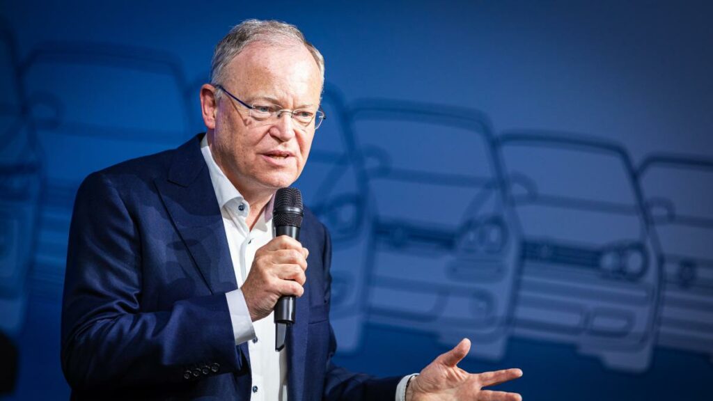 Ministerpräsident Weil setzt VW Frist bis Weihnachten