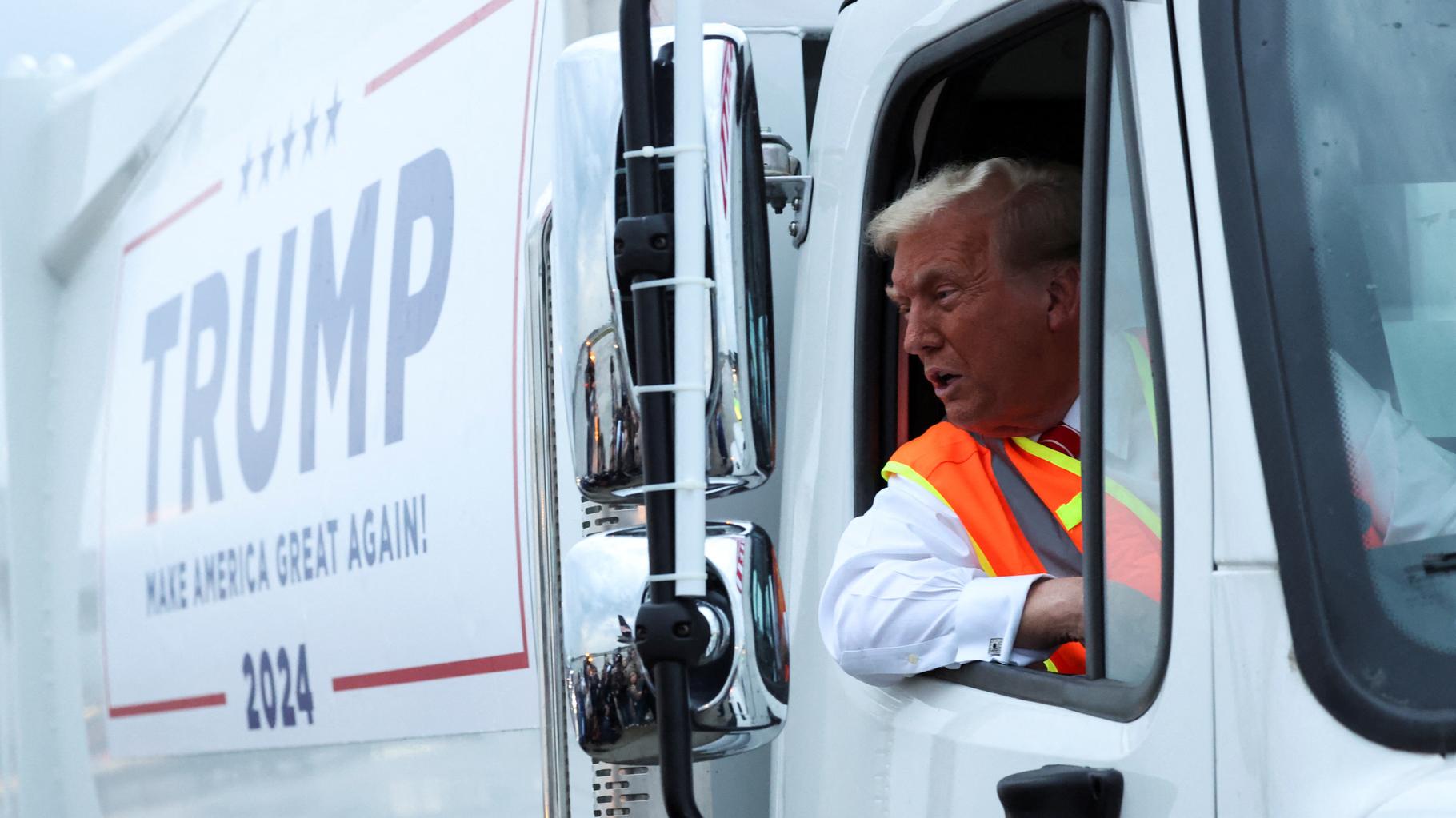 Donald Trump s’affiche sur un camion poubelle après la boulette de Joe Biden