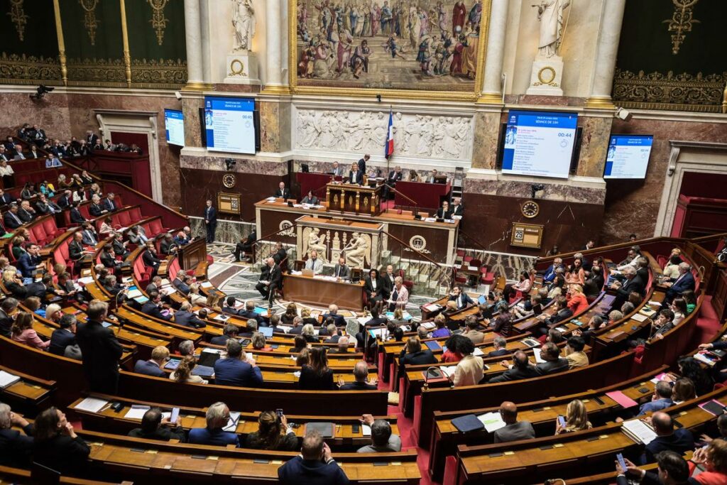 Budget 2025 : le gouvernement subit un revers de ses propres députés sur les cotisations patronales