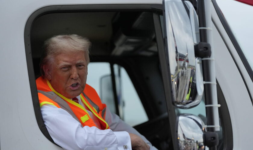 Présidentielle américaine, en direct : Donald Trump pose dans un camion poubelle après la gaffe de Biden, une réponse réussie ?