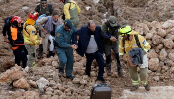 En Espagne, la recherche de survivants se poursuit après les "inondations du siècle"