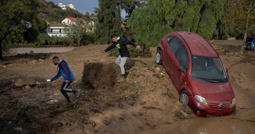 Une rue inondée à Alora, près de Malaga dans le sud de l'Espagne, le 29 octobre 2024