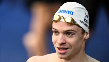 VIDEO. Coupe du monde de natation : Léon Marchand remporte le 100 m 4 nages et fait voler en éclats le record d'Europe