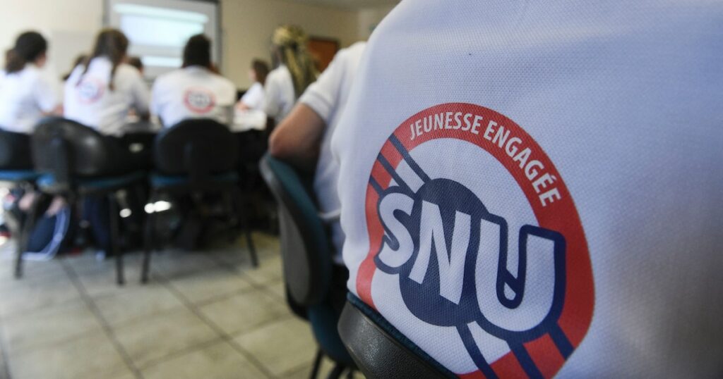 Des jeunes volontaires pour le SNU le 24 juin 2019 sur la base aérienne Luxeuil-Saint Sauveur, dans l'est de la France, le 24 juin 2019