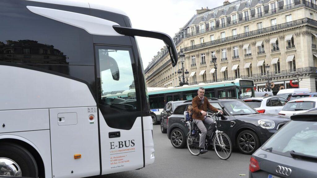 Zone à trafic limité à Paris : "J'entends beaucoup d'inquiétudes et beaucoup sont infondées", assure Ariel Weil, maire PS de Paris Centre