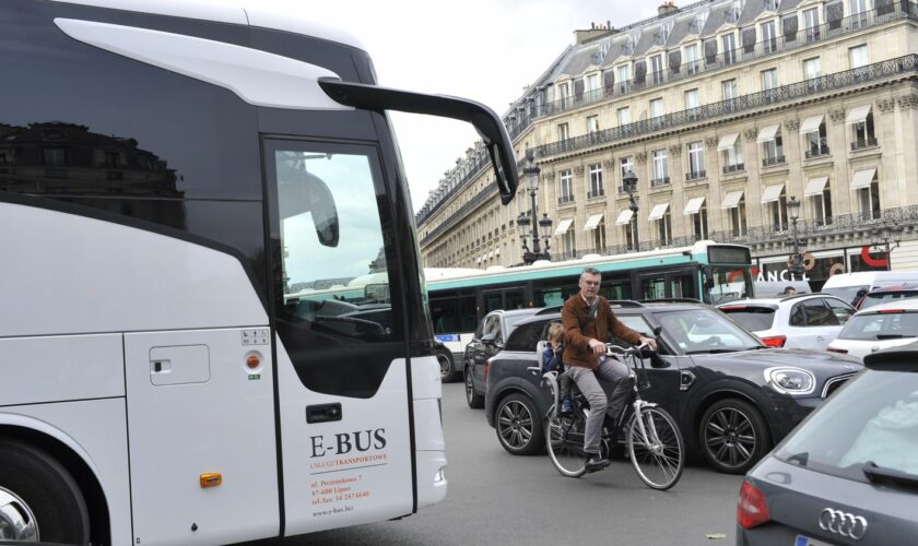 Zone à trafic limité à Paris : "J'entends beaucoup d'inquiétudes et beaucoup sont infondées", assure Ariel Weil, maire PS de Paris Centre