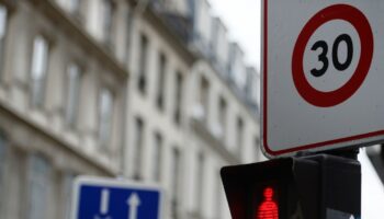 Le tribunal administratif de Paris a validé la décision de la mairie de la capitale et du préfet de police d'abaisser la vitesse maximale de circulation des automobiles de 50 à 30 km/h sur l'ensemble des voies