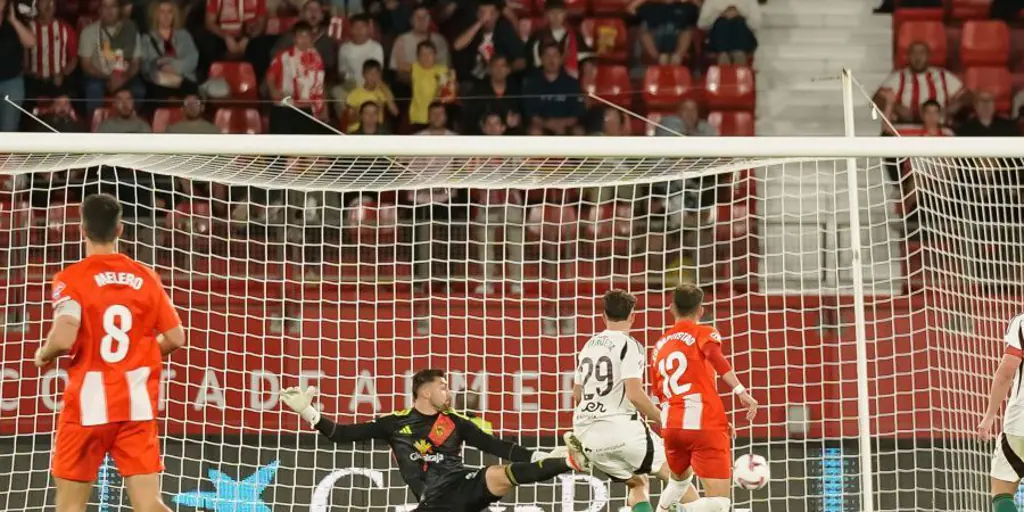 3-1: El Albacete perdona al Almería en la primera parte y lo paga caro en la segunda