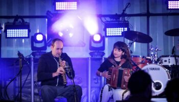 A Aubervilliers, la cohabitation heureuse du bal folk et du dance floor