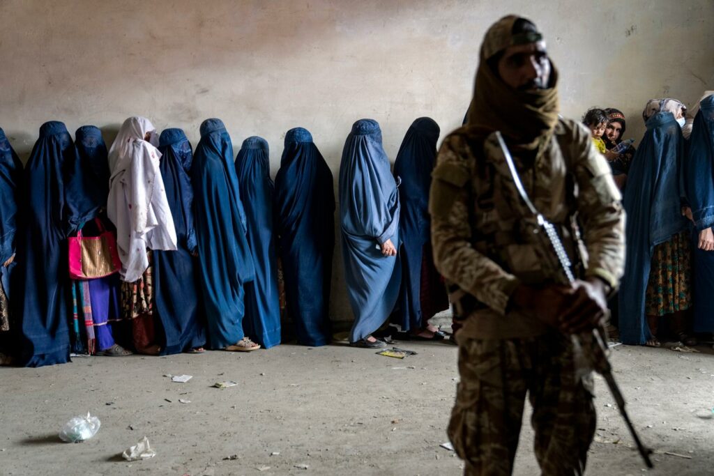 Afghanistan : « Comment imaginer les relations avec un régime qui enferme les femmes ? »