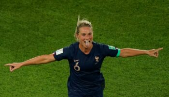 Amandine Henry prend sa retraite internationale, après quinze années au service de l’équipe de France de football