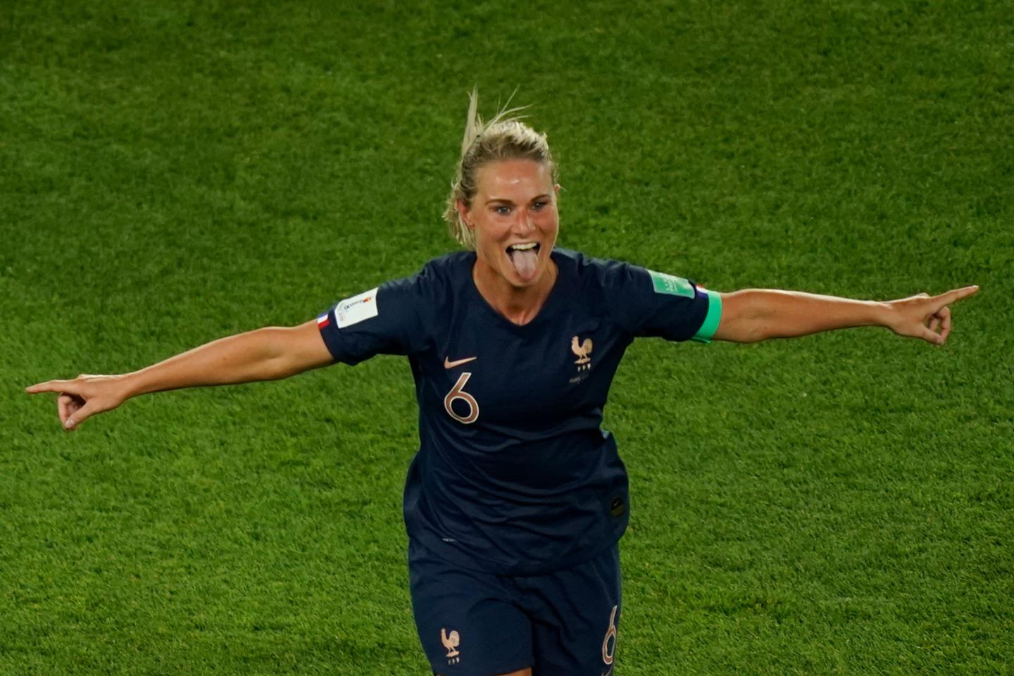 Amandine Henry prend sa retraite internationale, après quinze années au service de l’équipe de France de football