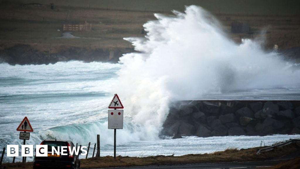 Amber warning issued as 'weather bomb' approaches Scotland