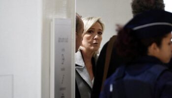 Assistants parlementaires : le laborieux départ du procès du FN