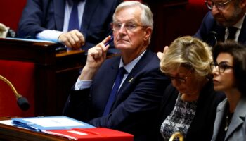 Ballotté par des injonctions contraires, le gouvernement Barnier expérimente les couacs