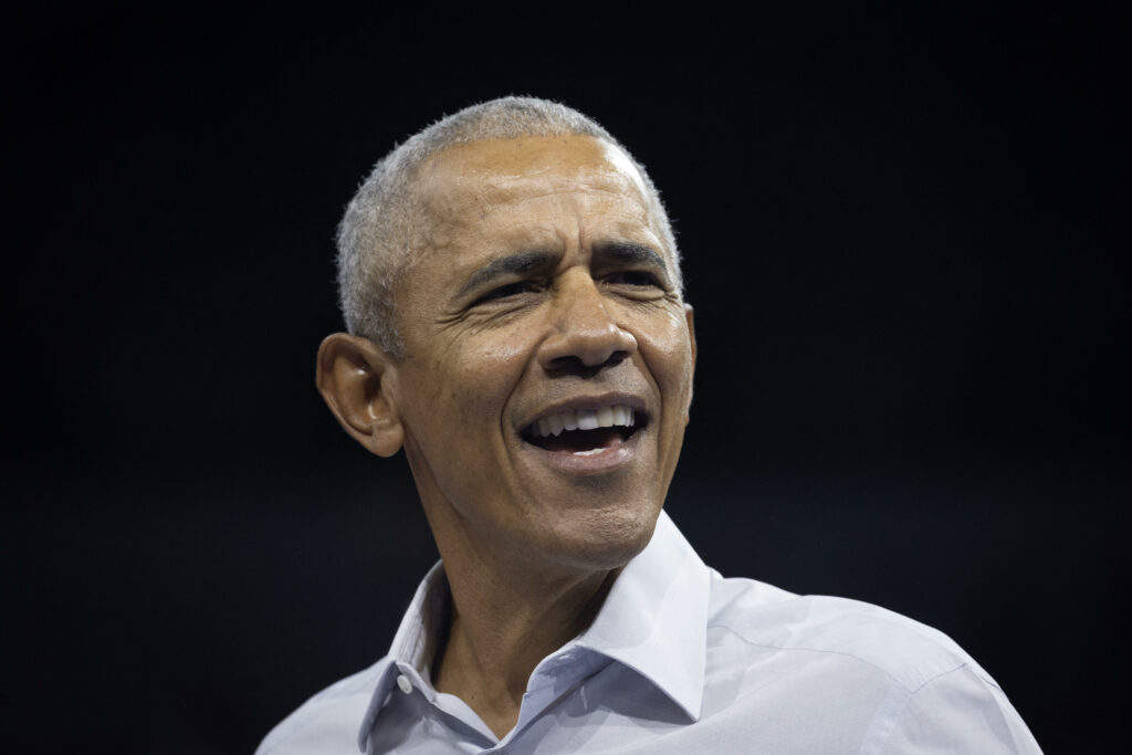 Barack Obama rappe sur du Eminem à un meeting de Kamala Harris à Détroit