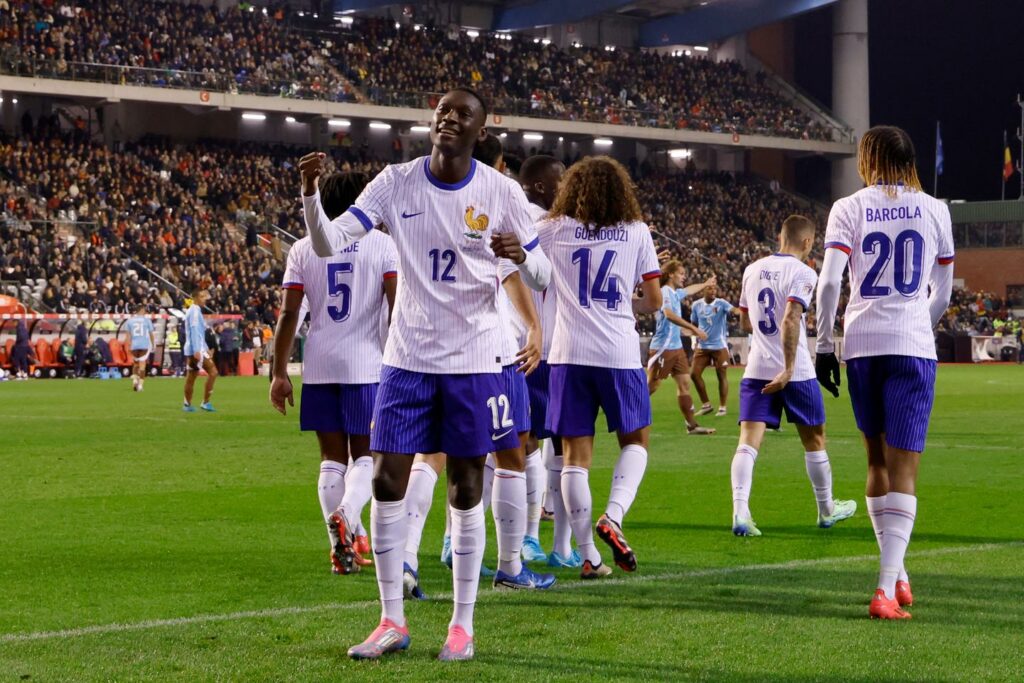 Belgique-France : malheureux avec le PSG, Randal Kolo Muani continue de sourire avec les Bleus grâce à son doublé