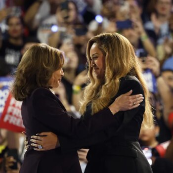 Beyoncé respalda a Harris en un mitin en Houston: "Estoy aquí como una madre"