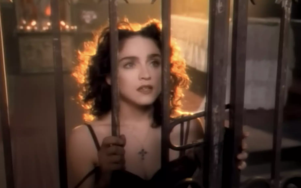 Björk, Madonna, Mylène Farmer… : voici 8 clips qui ont fait polémique