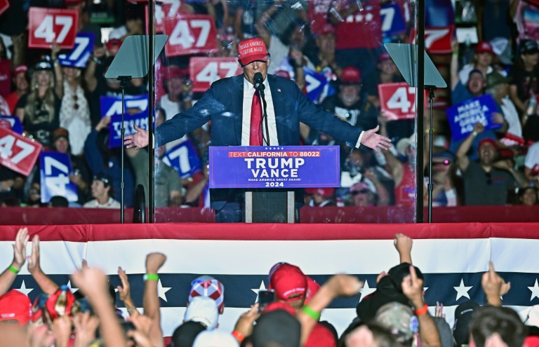 Californie: Un homme arrêté avec des armes près d'un meeting de Trump