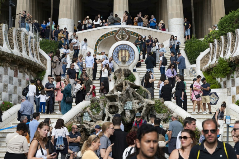 "Ce n'est pas viable": Barcelone cherche la clé pour réguler le surtourisme