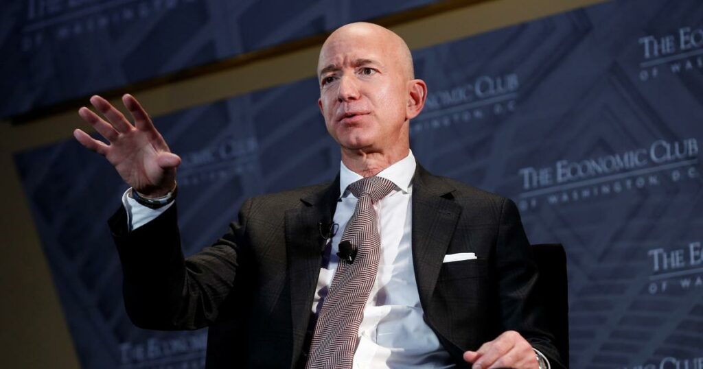 «C’est de la pure lâcheté»: Jeff Bezos soupçonné d’avoir empêché le Washington Post de soutenir Kamala Harris