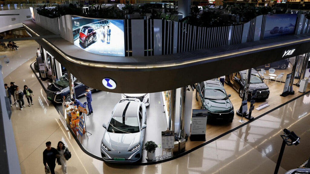 Chine : la moitié des voitures vendues en juillet étaient hybrides ou électriques, une première sur ce marché