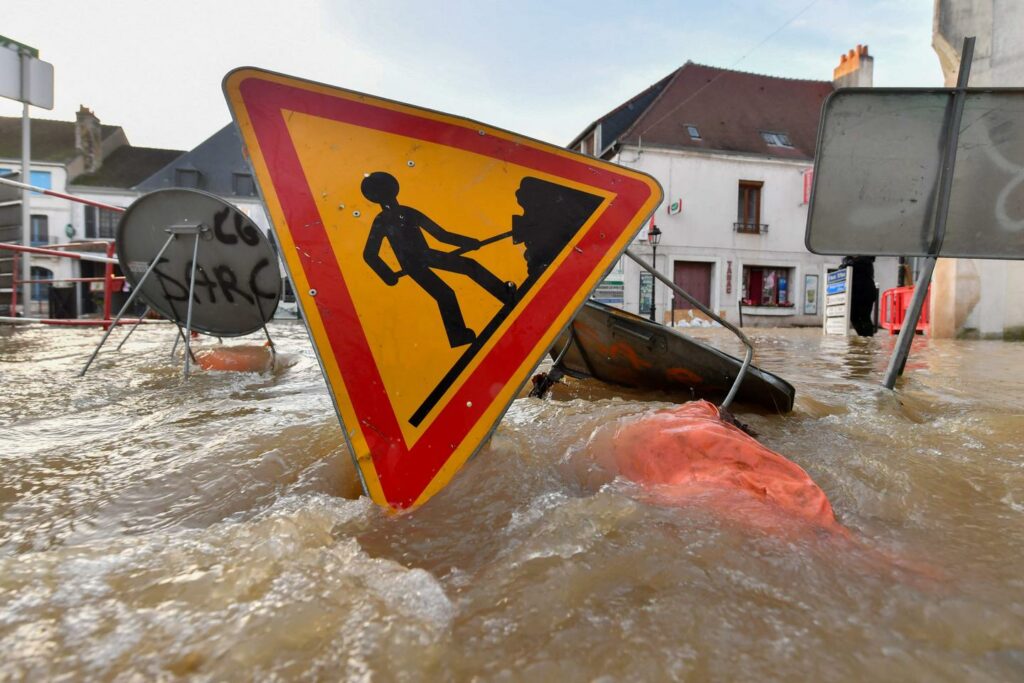 Crues, pluie-inondations : l’Ardèche, le Rhône, la Loire et la Haute-Loire en vigilance rouge, vingt départements en vigilance orange