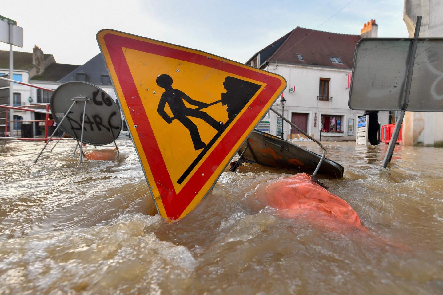 Crues, pluie-inondations : l’Ardèche, le Rhône, la Loire et la Haute-Loire en vigilance rouge, vingt départements en vigilance orange